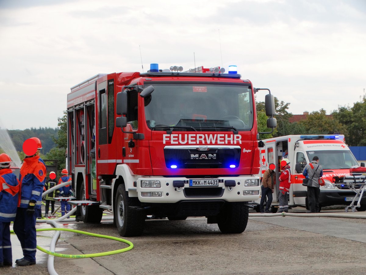 Feuerwehr Maintal MAN TGM LF10 (Neu) (Florian Maintal 4-43-1) am 01.10.16 bei der Jugendfeuerwehr Maintal Abschlussübung auf dem Gelände der Kelterei Höhl KG