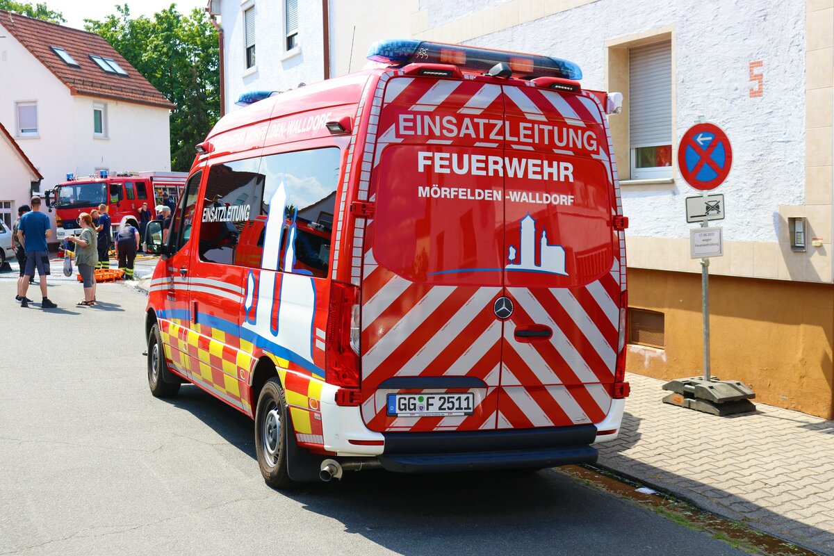 Feuerwehr Mörfelden Mercedes Benz Sprinter ELW am 17.06.23 bei einer Schauübung