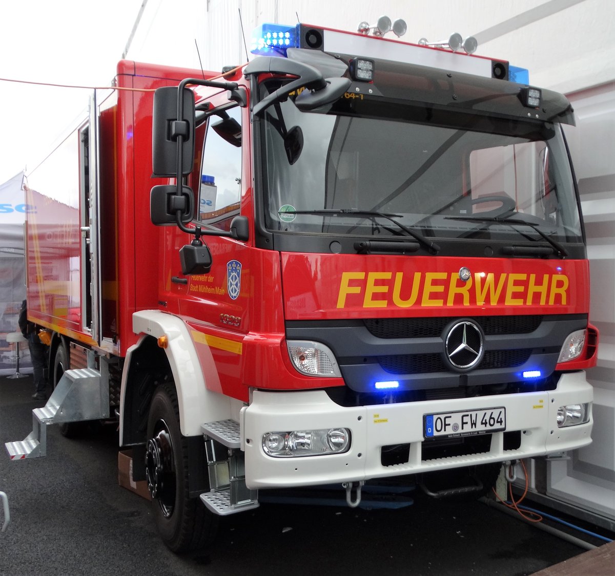 Feuerwehr Mühlheim am Main Mercedes Benz Atego GW  am 12.05.17 auf der RettMobil in Fulda