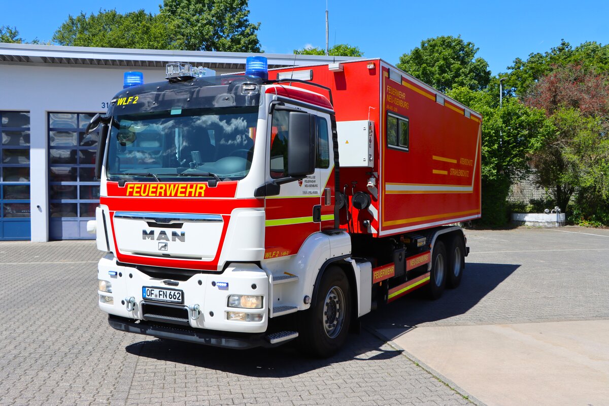 Feuerwehr Neu-Isenburg MAN TGS 26.400 WLF2 mit AB-Atemschutz (Florian Isenburg 1/66-2) am 13.06.26 bei einen Fototermin. Danke f�r das tolle Shooting
