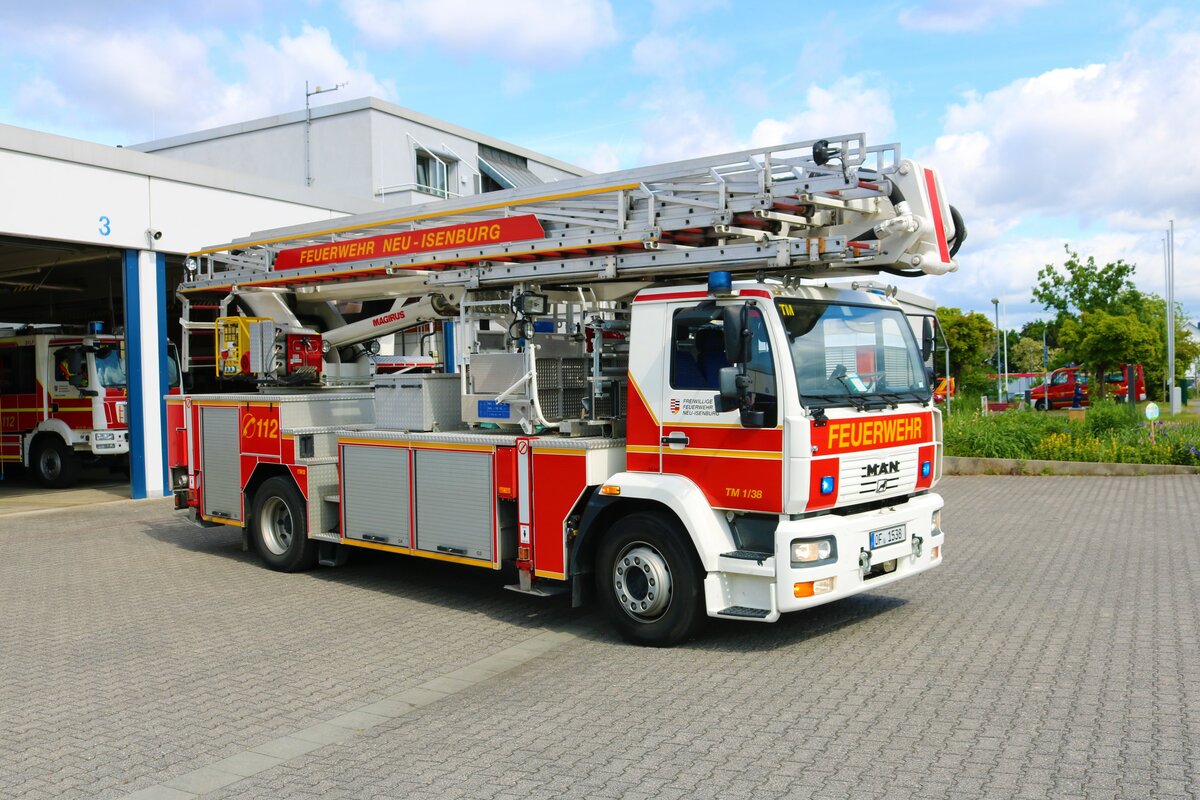 Feuerwehr Neu-Isenburg MAN TM 32 (Florian Isenburg 1/38-1) am 21.05.22 bei einen Fototermin

