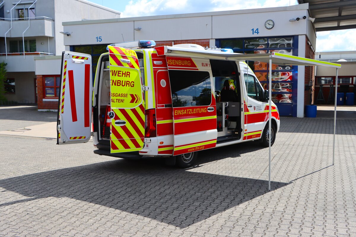 Feuerwehr Neu Isenburg Mercedes Benz Sprinter ELW (Florian Isenburg 1/11-1) am 13.06.26 bei einen Fototermin. Danke f�r das tolle Shooting
