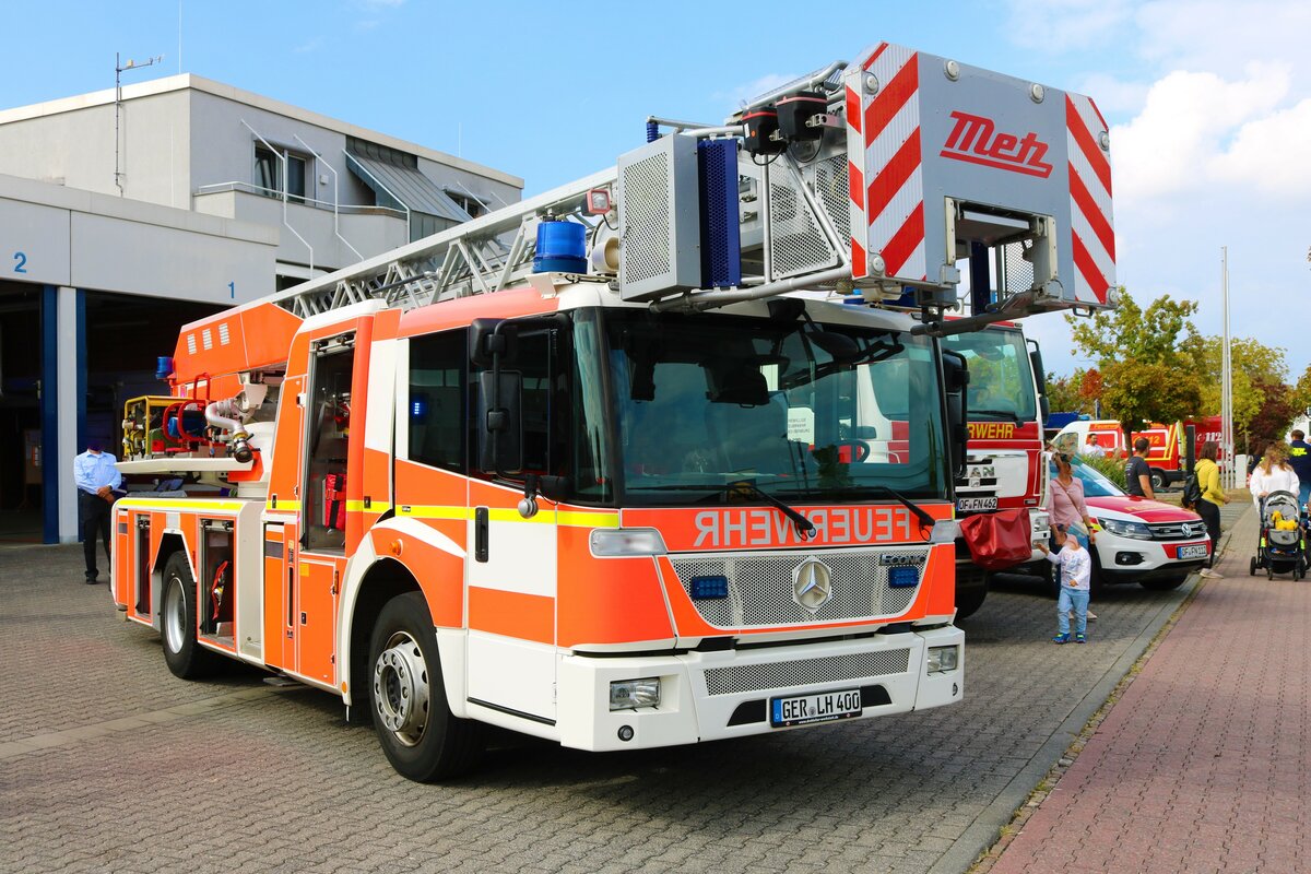 Feuerwehr Neu-Isenburg Mercedes Benz Econic Leih DLK am 11.09.22 beim Tag der offenen Tür der Feuerwehr Neu-Isenburg