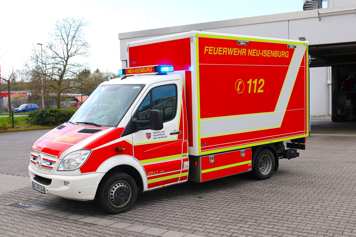 Feuerwehr Neu-Isenburg Mercedes Benz Sprinter GW-L (Florian Isenburg 1/64-1) am 23.03.24 bei einen Fototermin. Danke für das tolle Shooting