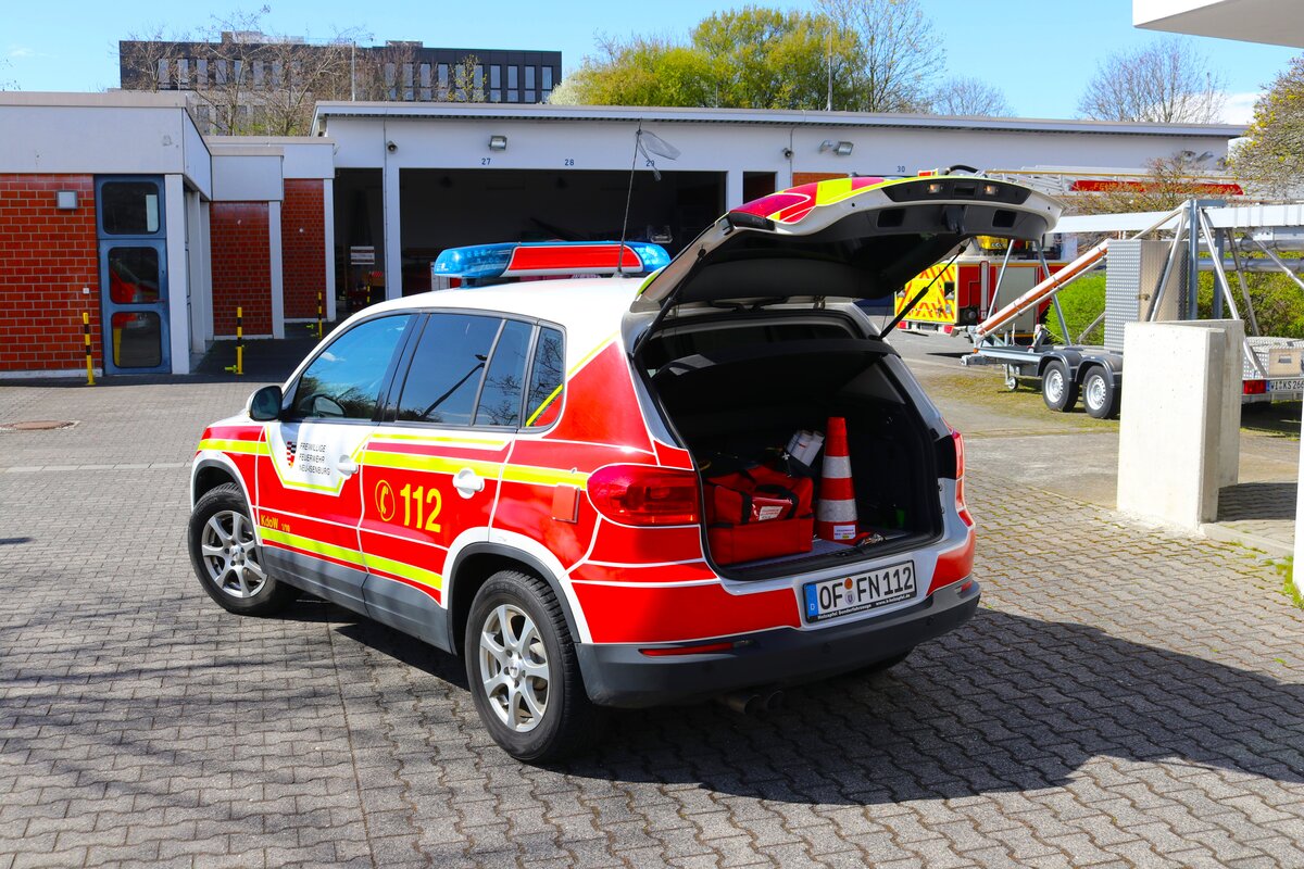 Feuerwehr Neu-Isenburg VW Tiguan KdoW (Florian Isenburg 1/10-1) am 23.03.24 bei einen Fototermin. Danke für das tolle Shooting