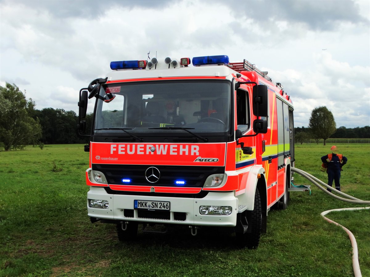 Feuerwehr Nidderau Windecken Mercedes Benz Atego LF20/16 (Florian Nidderau 02/46-01) am 09.09.17 bei einer Jugendfeuerwehr Großübung in Maintal Wachenbuchen