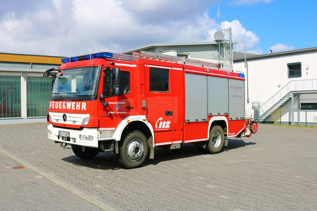 Feuerwehr Oberursel Oberstedten Mercedes Benz Atego LF20/16 (Florian Oberursel 4/44) am 09.04.22 bei einen Fototermin