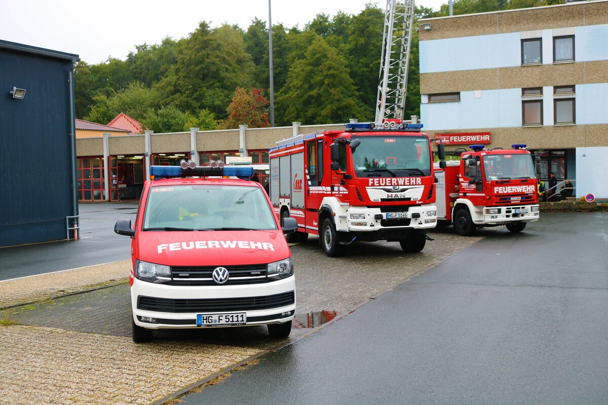 Feuerwehr Oberursel VW T6 ELW,MAN HLF20 und IVECO Magirus DLK 23/12 am 02.10.22 beim Tag der offenen Tür