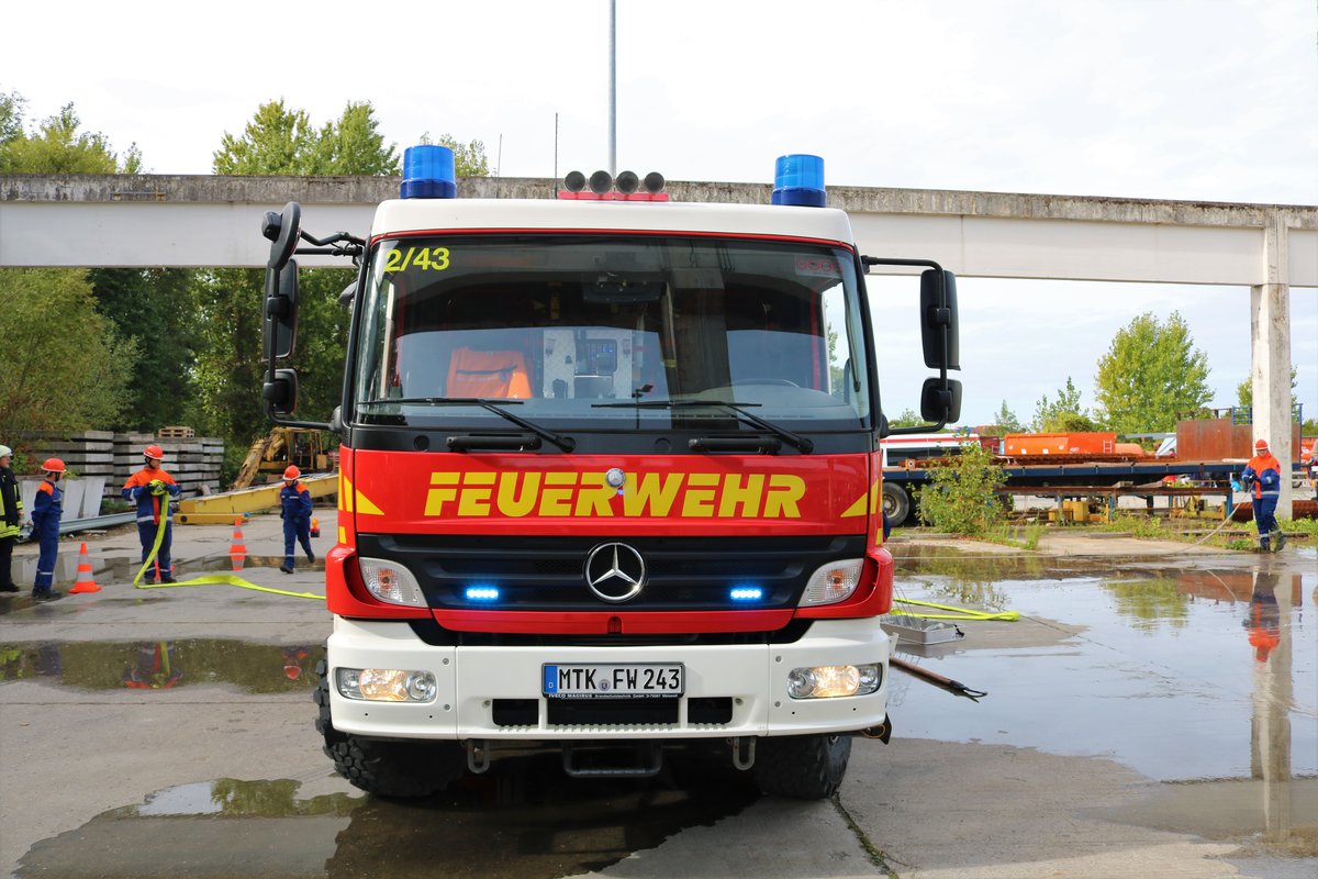 Feuerwehr Okriftel Mercedes Benz Atego LF10/6 (Florian Hattersheim 2/43) bei einer Jugendfeuerwehr Übung des Main Taunus Kreis am 22.09.18 in Okriftel 