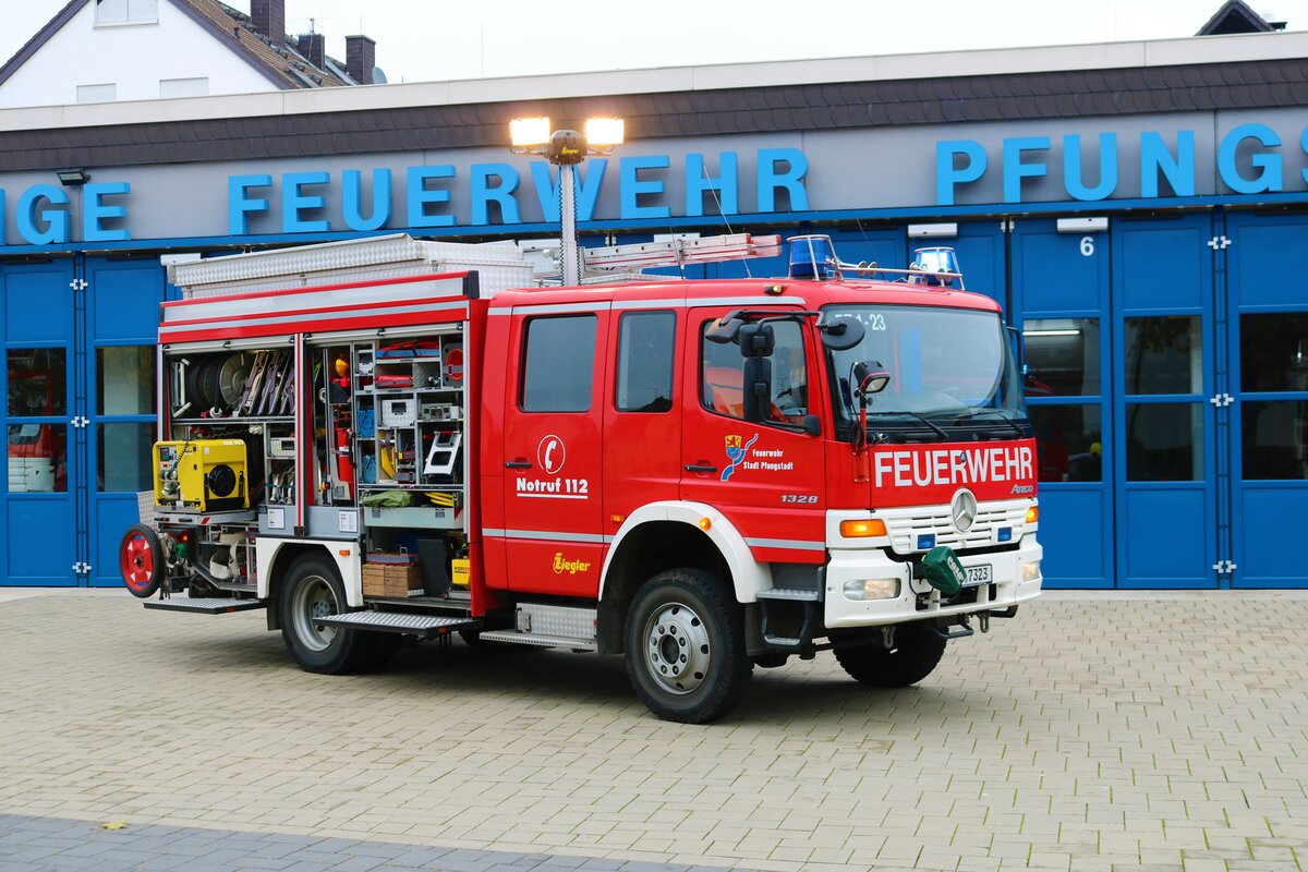 Feuerwehr Pfungstadt Mercedes Benz Atego HTLF16 (Florian Pfungstadt 1-23) am 12.11.22 bei einen Fototermin