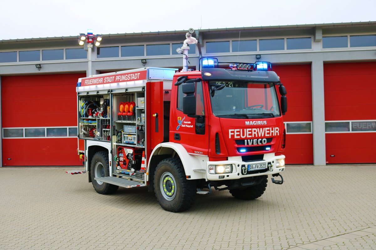 Feuerwehr Pfungstadt West IVECO Magirus TLF3000 (Florian Pfungstadt 2-21) am 12.11.22 bei einen Fototermin