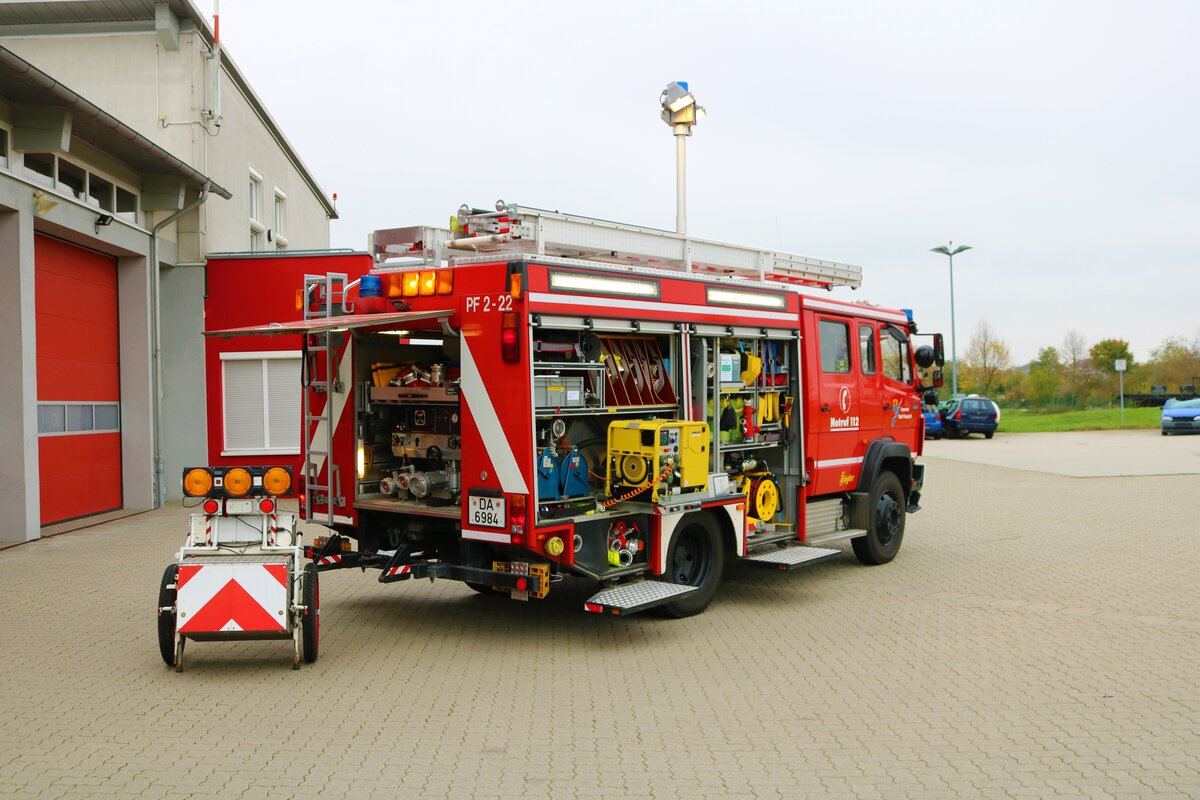 Feuerwehr Pfungstadt West Mercedes Benz TLF (Florian Pfungstadt 2-22) am 12.11.22 bei einen Fototermin