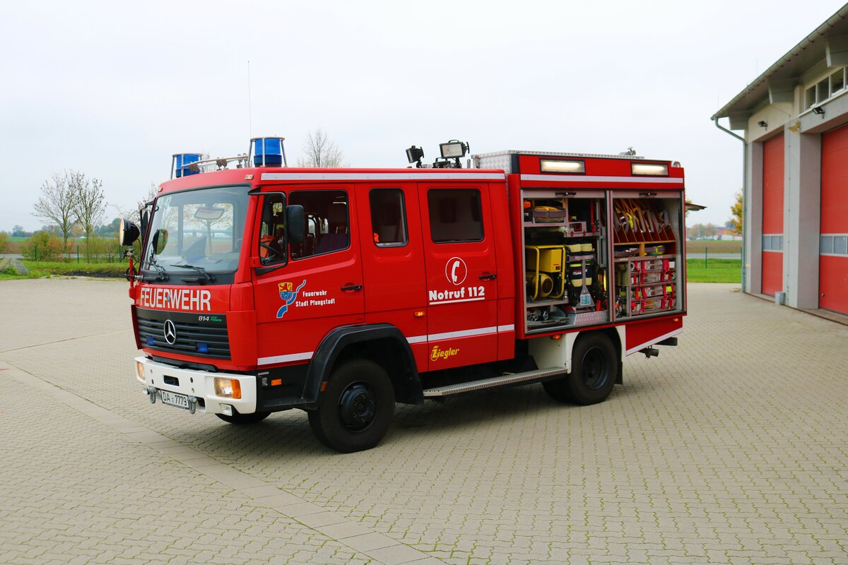 Feuerwehr Pfungstadt West Mercedes Benz LF8/6 (Florian Pfungstadt 2-42) am 12.11.22 bei einen Fototermin