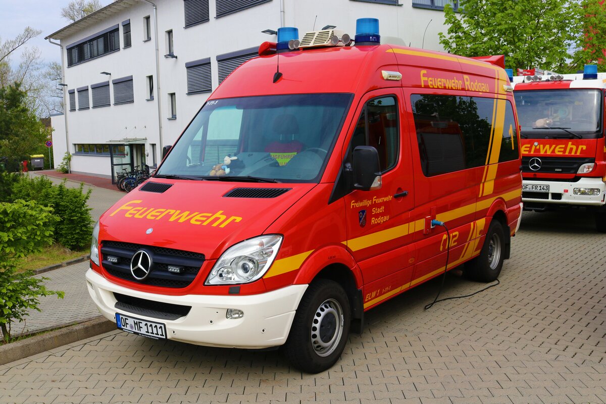 Feuerwehr Rodgau Mercedes Benz Sprinter ELW am 01.05.23 beim Tag der offenen Tür