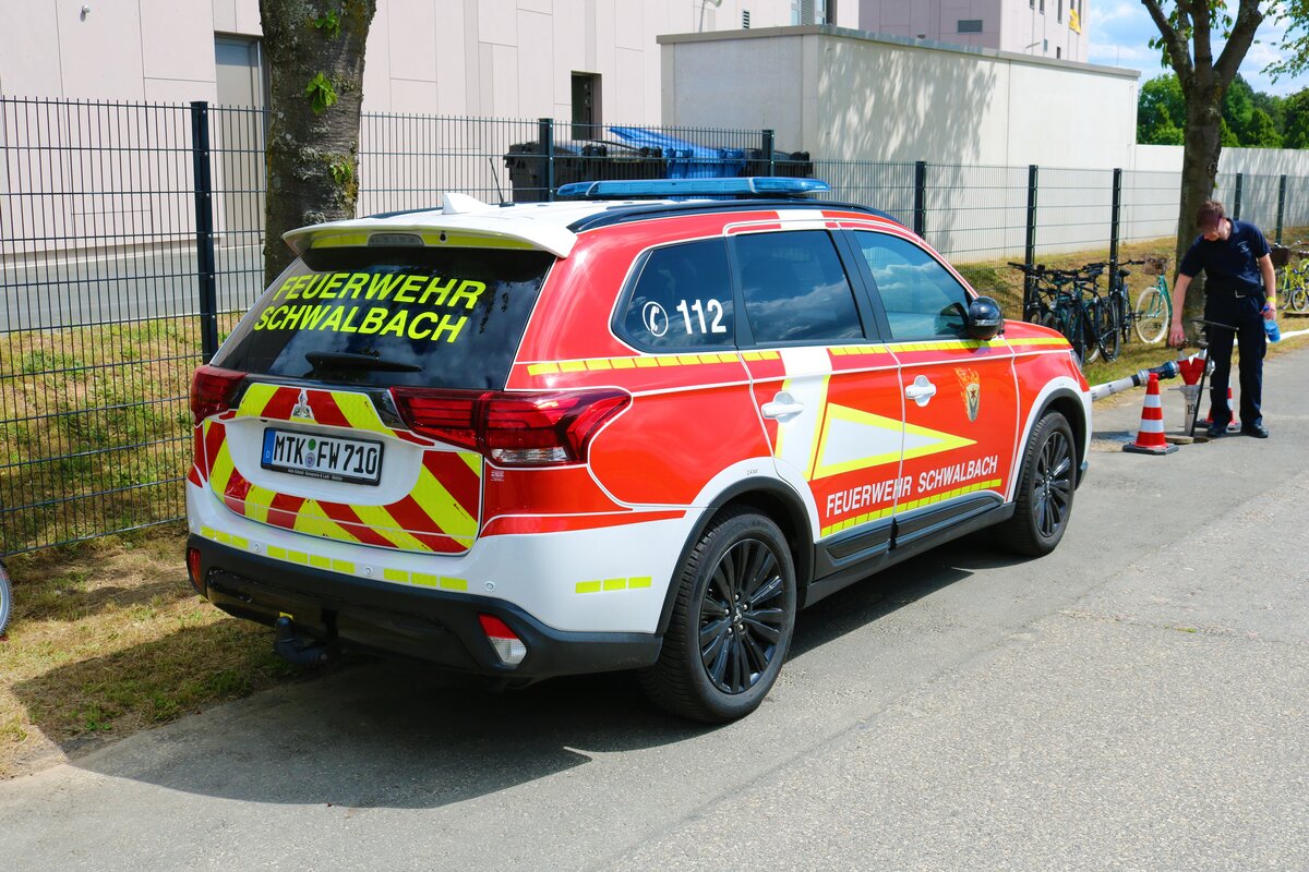 Feuerwehr Schwalbach Mitsubishi Outlander Kdow am 11.06.22 in Eschborn beim der offenen Tür der Feuerwehr
