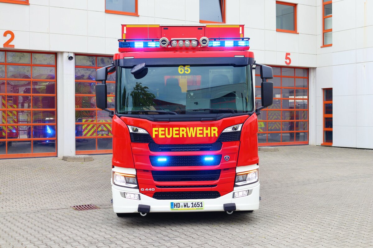 Feuerwehr Schwetzingen Scania G440 WLF mit AB-Gefahrgut/Technik (Florian Schwetzingen 65) am 26.08.23 bei einen Fototermin. Danke für das tolle Shooting 