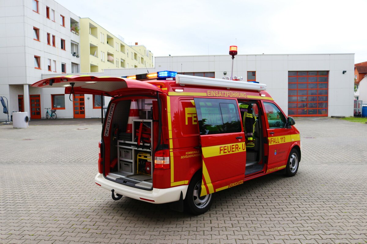 Feuerwehr Schwetzingen VW T5 ELW (Florian Schwetzingen 11) am 26.08.23 bei einen Fototermin. Danke für das tolle Shooting
