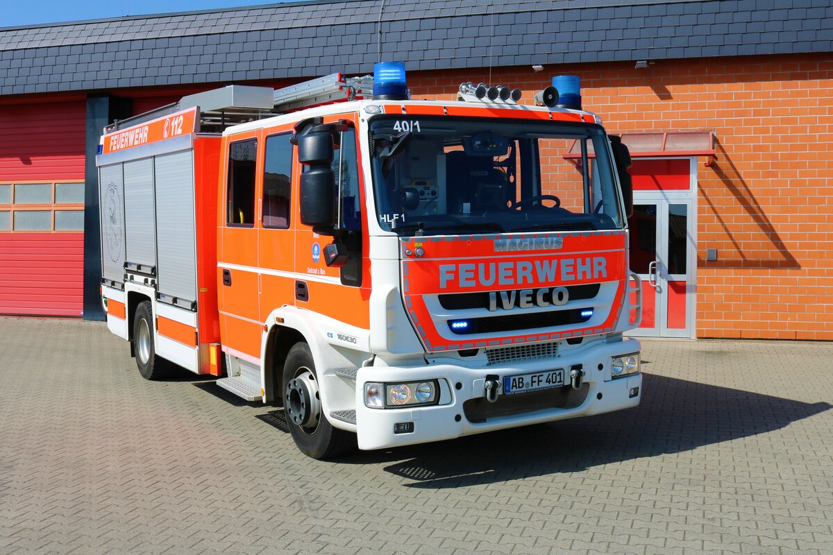 Feuerwehr Stockstadt am Main IVECO Magirus HLF1 (Florian Stockstadt 40/01) am 26.03.22 bei einen Fototermi