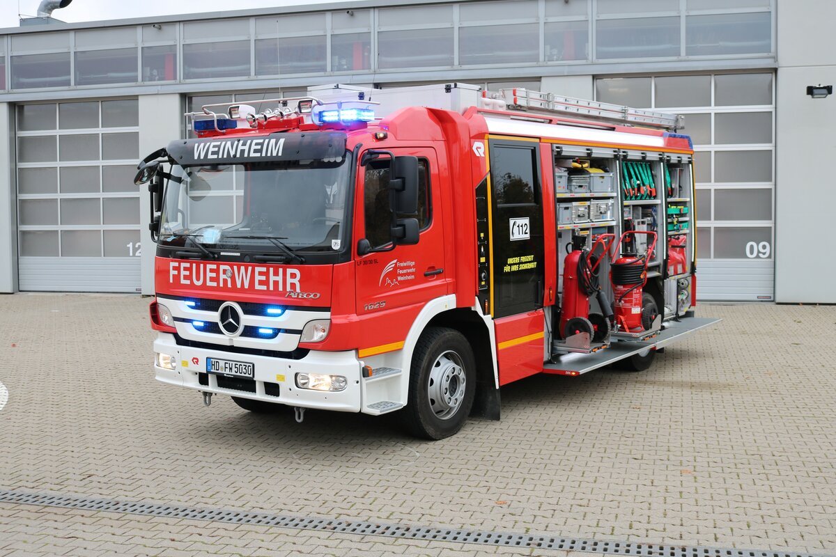 Feuerwehr Weinheim Stadt Mercedes Benz Atego Rosenbauer LF30 am 30.10.21 bei einen Fototermin