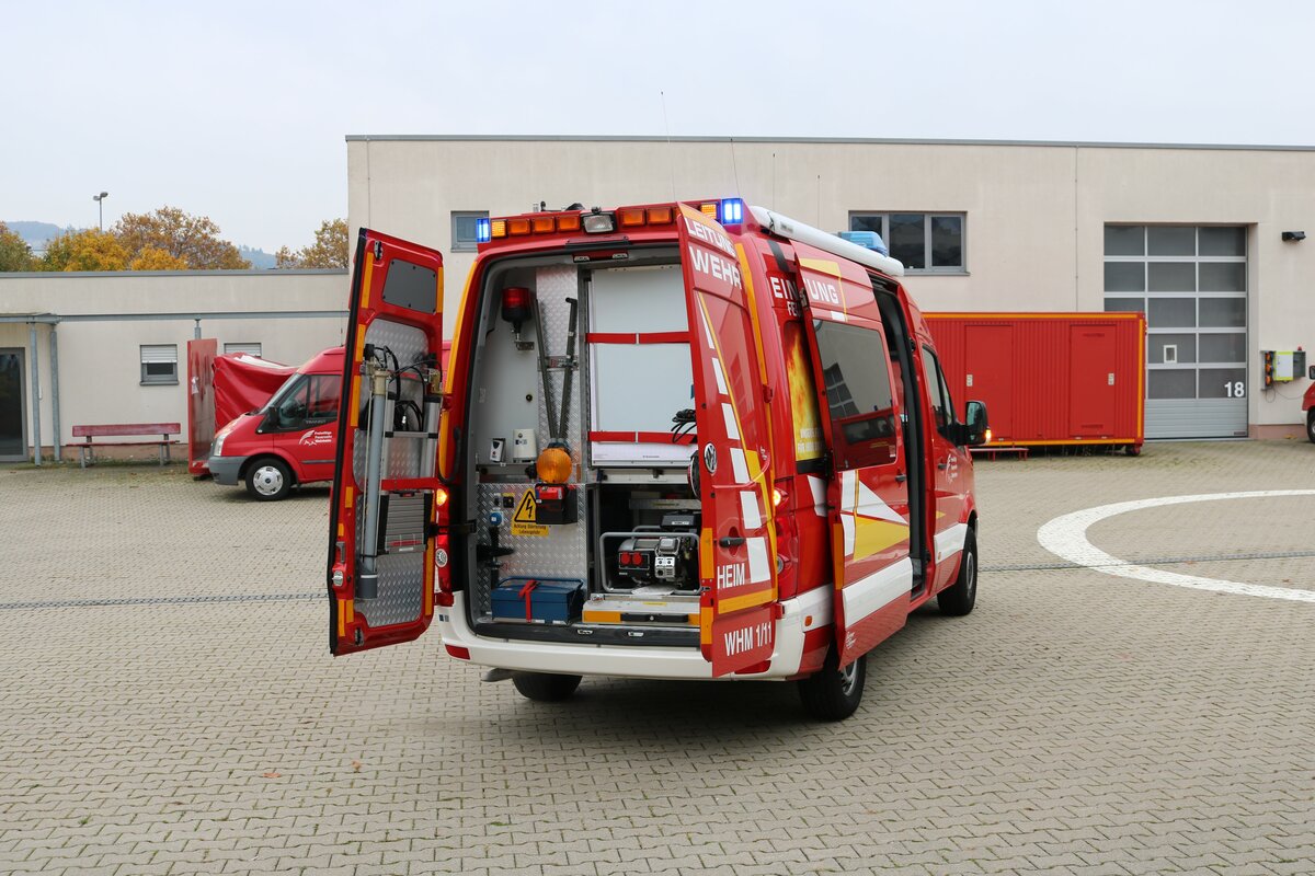 Feuerwehr Weinheim Stadt VW Crafter ELW am 30.10.21 bei einen Fototermin