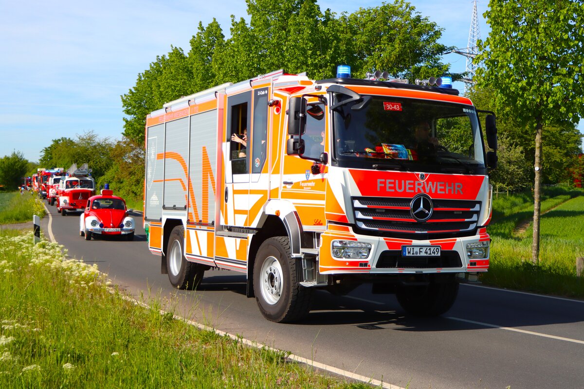 Feuerwehr Wiesbaden Bierstadt Mercedes Benz Atego 1427 Ziegler LF10 am 02.05.26 beim Blaulichtumzug 