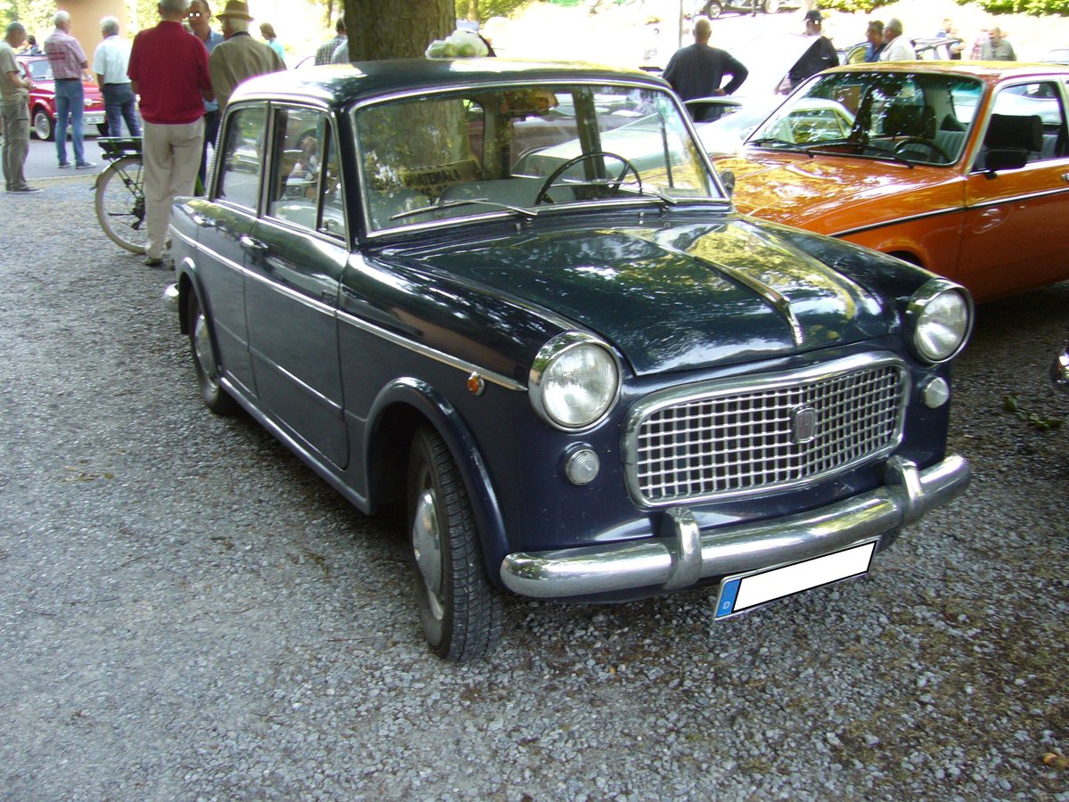 Fiat 1200 Granluce der ersten Serie. 1957 - 1959. Der Fiat 1200 war das Nachfolgemodell des seit 1953 produzierten 1100. Es bestand weiterhin eine Ähnlichkeit in der Karosserieform. Angetrieben wird der  Milleduecento  von einem wassergekühlten 4-Zylinderreihenmotor, der aus einem Hubraum von 1221 cm³ 55 PS leistet. Oldtimertreffen  Schwarzwaldhaus  in Mettmann am 12-08-2018.
