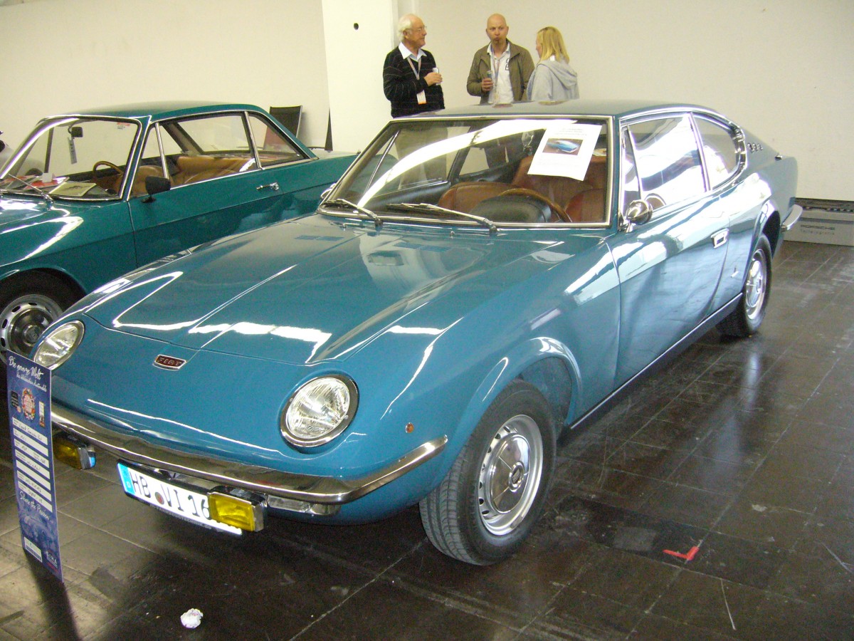 Fiat 125 S mit einer Samantha Coupe Karosserie von Vignale. 1967 - 1970. Von diesem schicken Coupe wurden knappe 100 Stück bei Vignale in Turin gebaut. Der serienmäßige 4-Zylinderreihenmotor aus dem 125 S leistet 100 PS aus 1.6l Hubraum. Techno Classica Essen am 30.03.2014.