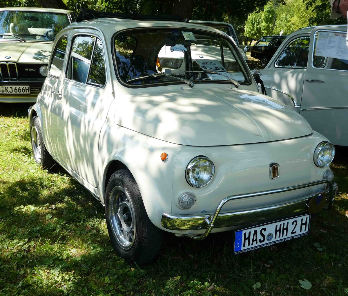 =Fiat 500, ausgestellt bei Blech & Barock im Juli 2018 auf dem Gelände von Schloß Fasanerie bei Eichenzell