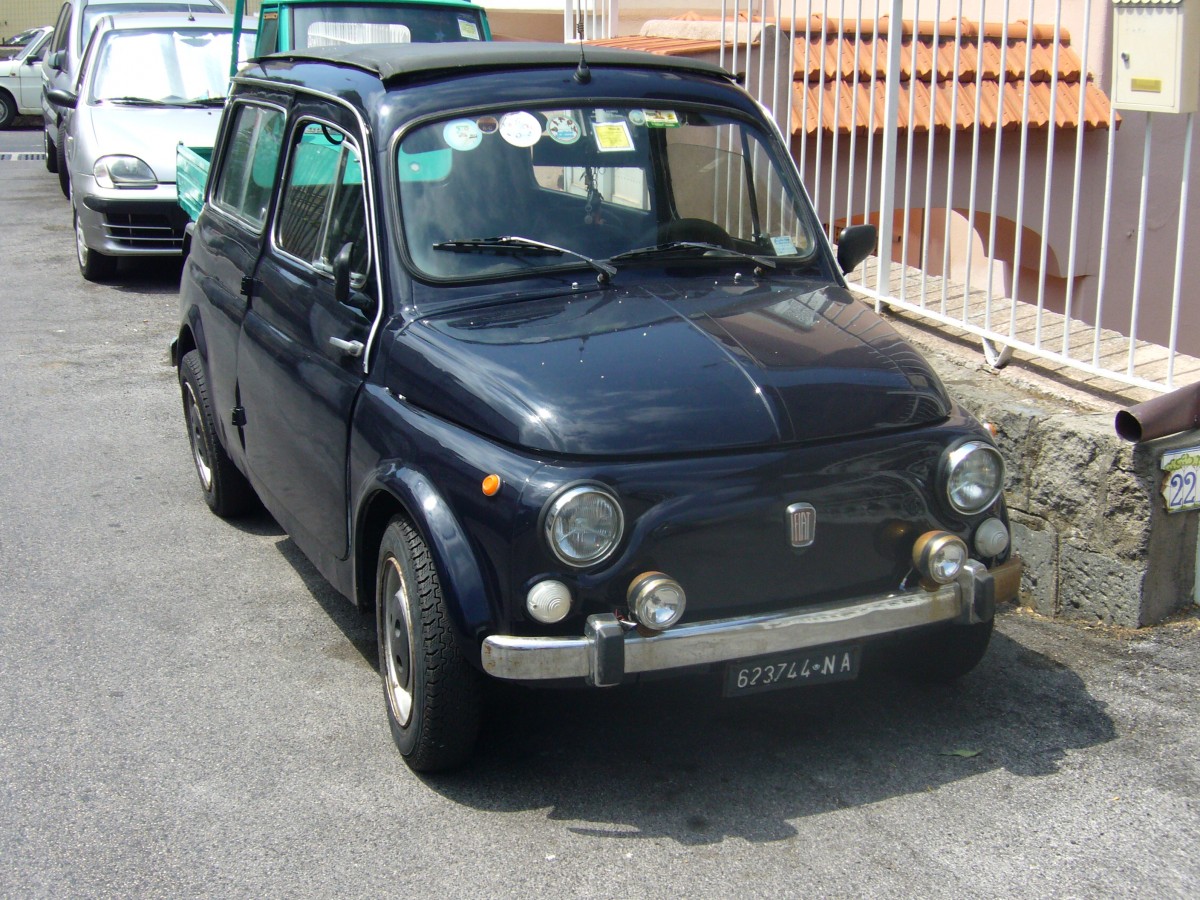 Fiat 500 D Giardiniera. 1960 - 1966. Ischia-Porto am 06.07.2015.