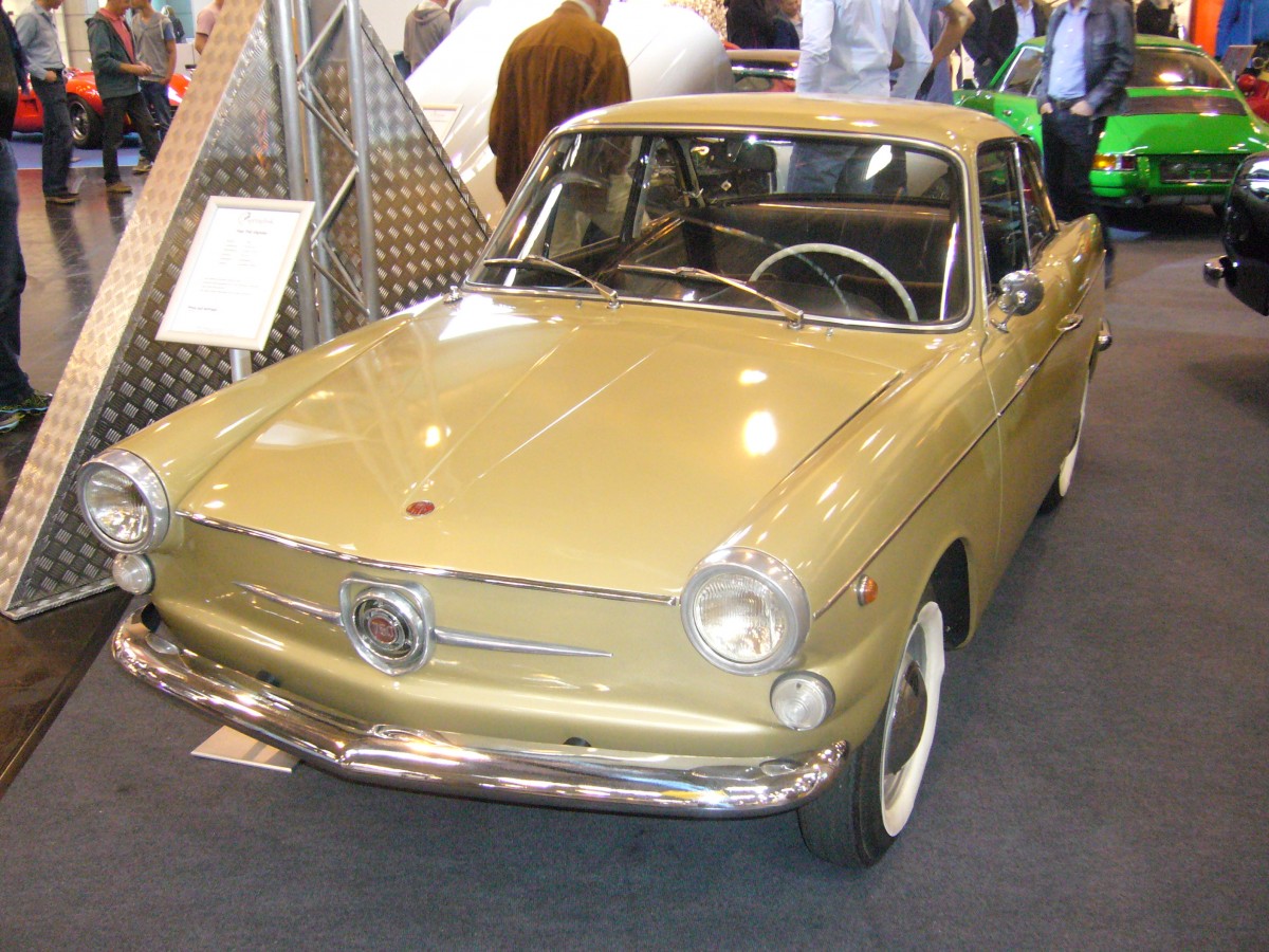 Fiat 750 Vignale Coupe. 1960 - 1964. Der 4-Zylinderreihenmotor leistet 31 PS aus 767 cm³ Hubraum. Techno Classica Essen am 30.03.2014.
