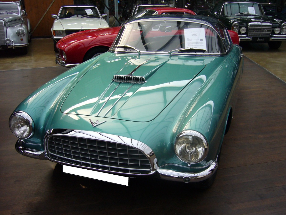 Fiat 8V Vignale Coupe. 1952 - 1955. Bei Vignale wurden lediglich 10 8V (9 Coupes und 1 Cabriolet)eingekleidet. Der V8-motor hat einen Hubraum von 1996 cm³ und leistet zwischen 105 und 127 PS. Classic Remise Düsseldorf am 13.04.2014.