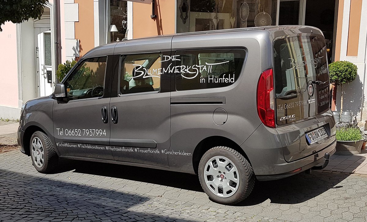 =Fiat Doblo von  Die Blumenwerkstatt  steht im Juli 2019 in Hünfeld