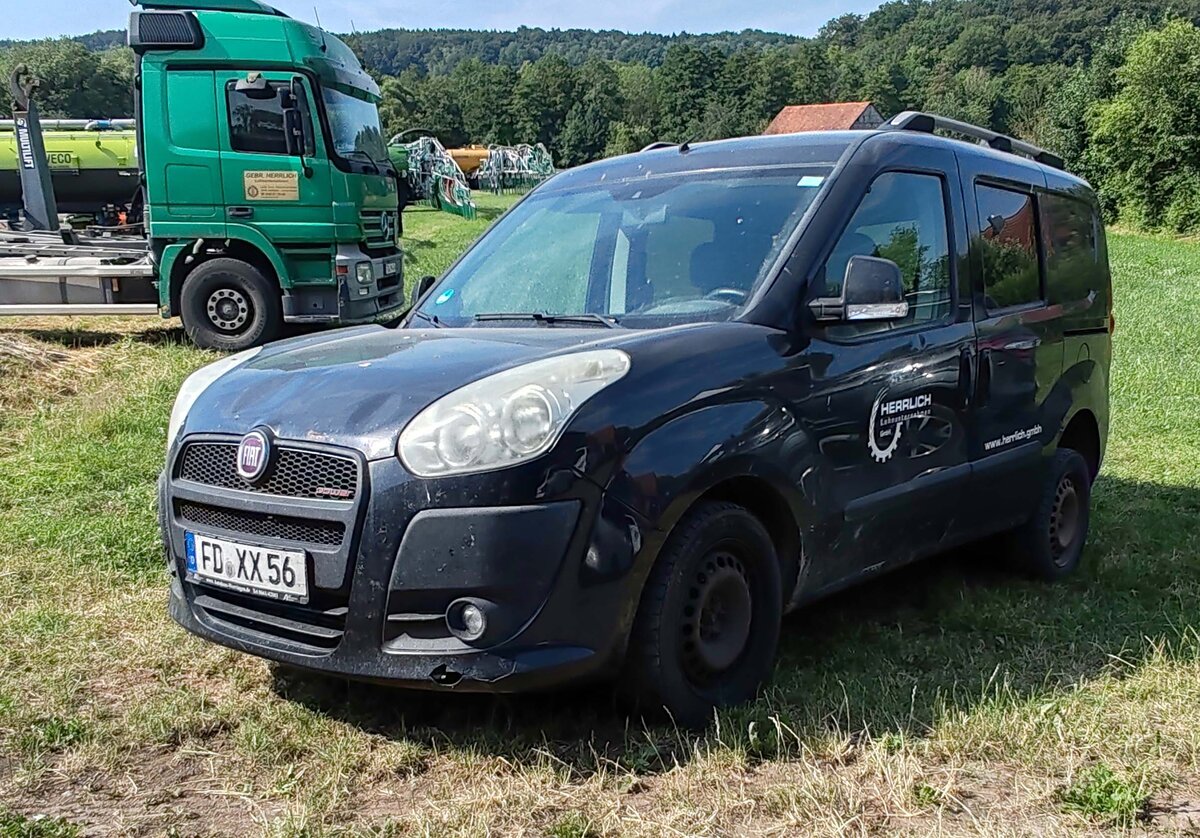=Fiat Doblo, gesehen beim Firmengeburtstag:  66 Jahre Lohnunternehmen HERRLICH  aus Langenbieber, 06-2026