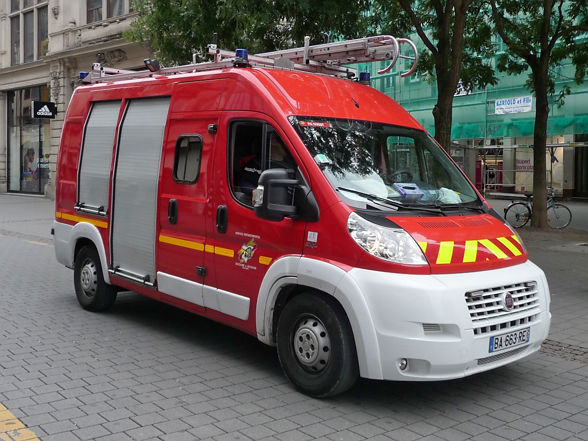 FIAT-Feuerwehrfahrzeug in Straßburg, 1.10.12