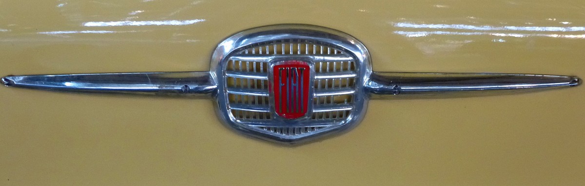Fiat, Khleremblem am Kleinwagen Fiat 500, gebaut von 1957-77, Feb.2014