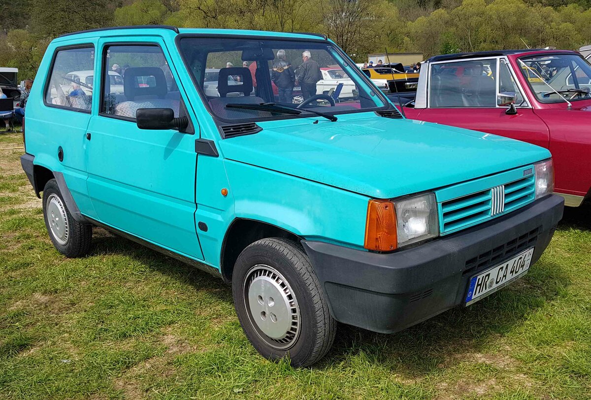 =Fiat Panda 750, ausgestellt bei der Oldtimerveranstaltung in Frankenberg/Eder im Mai 2023