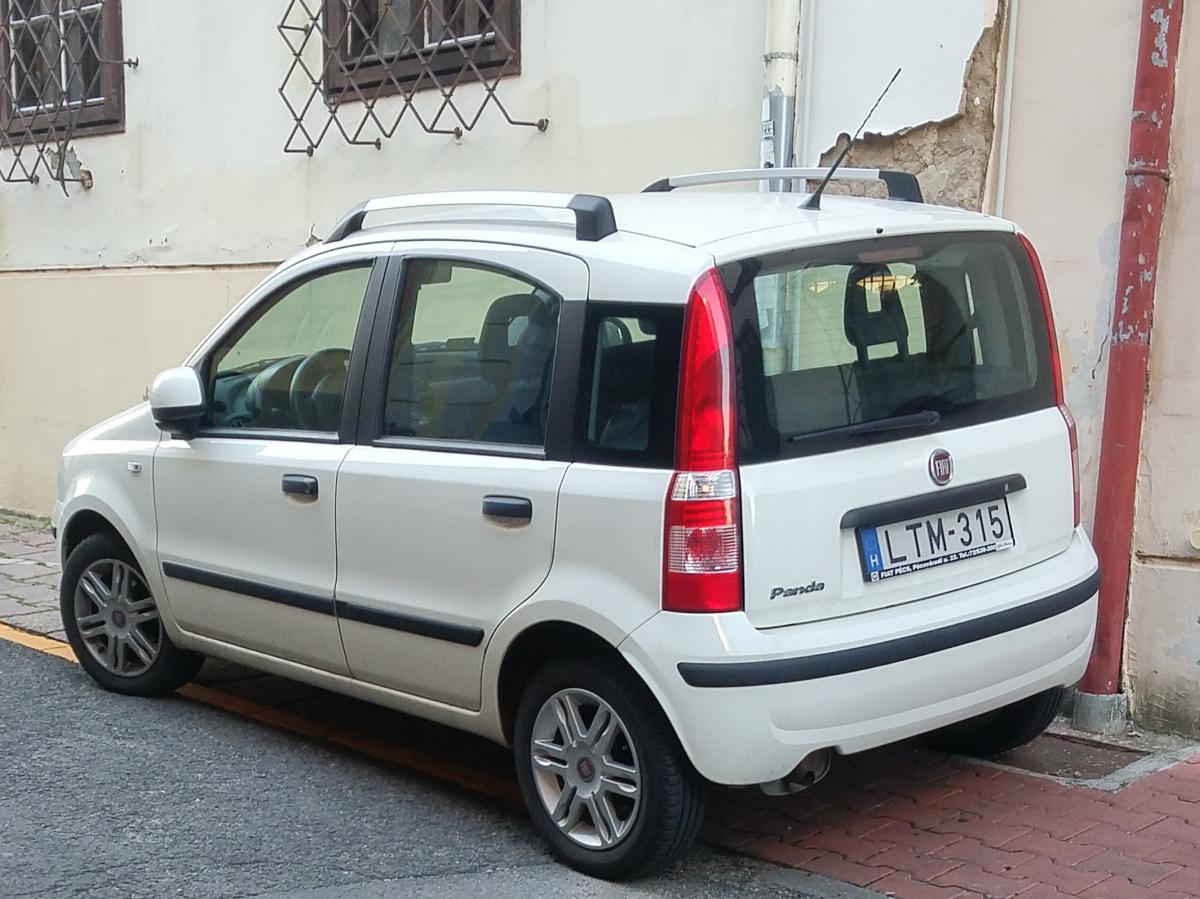 Fiat Panda II, augenommen in Oktober, 2019 (Pécs, Ungarn).