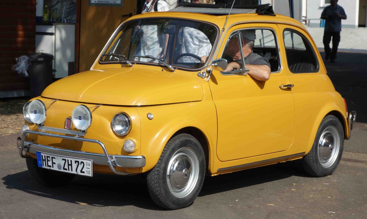 Fiat rollt auf das Ausstellungsgelände in Gudensberg im Juli 2015
