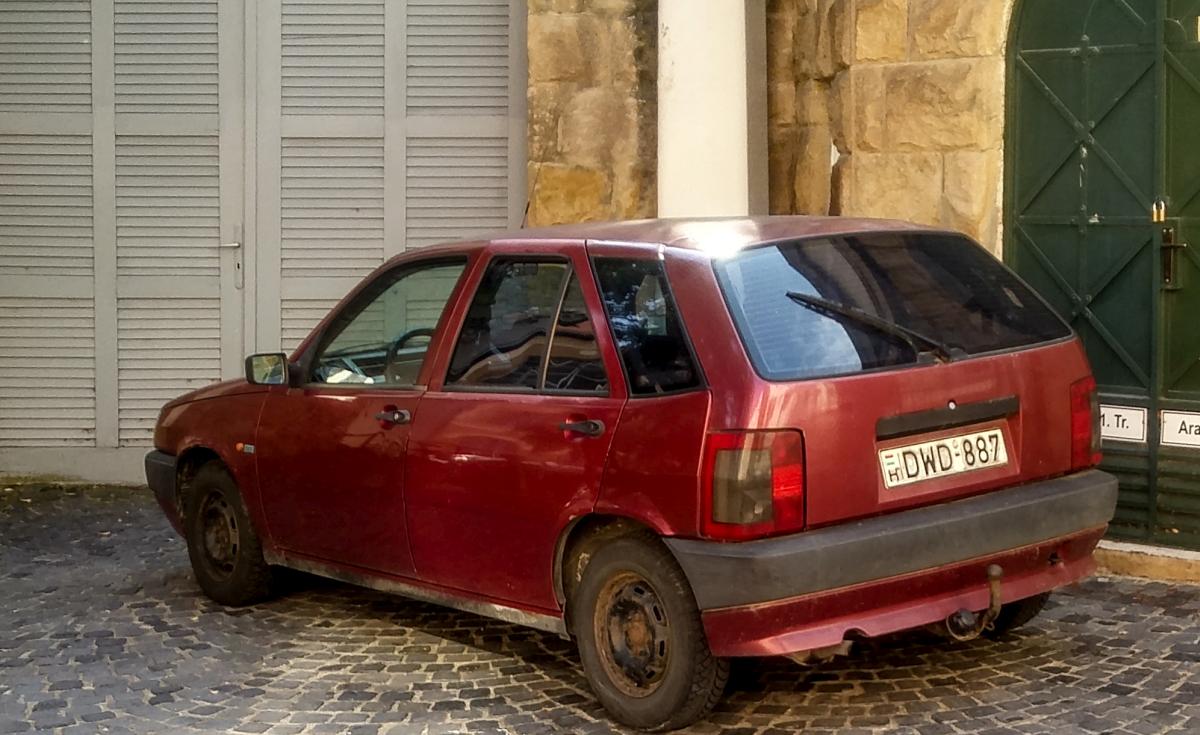 Fiat Tipo aus den 90ern. Foto: Pécs (Ungarn) September, 2019.