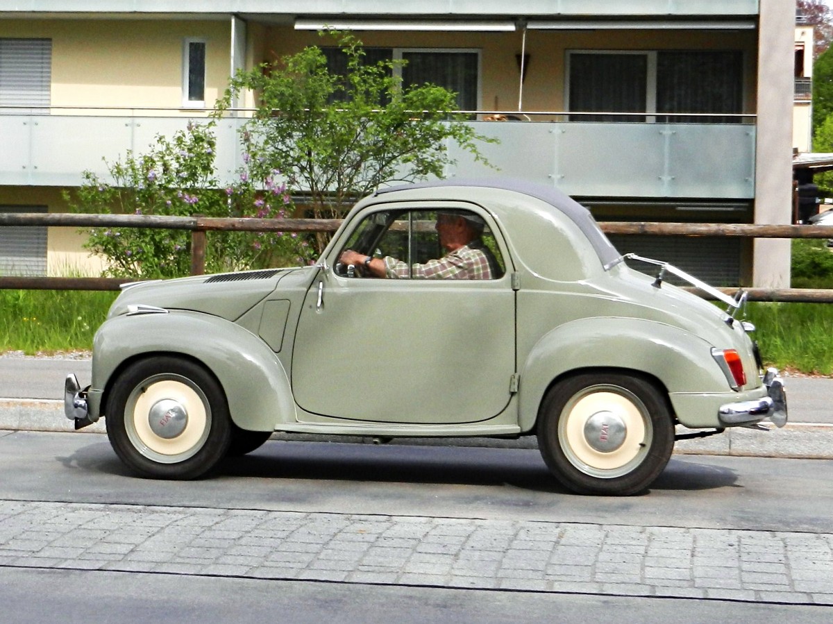 Fiat Topolino (500 C). Aufgenommen am 27. April 2015 in Wetzikon, Kanton Zürich, Schweiz