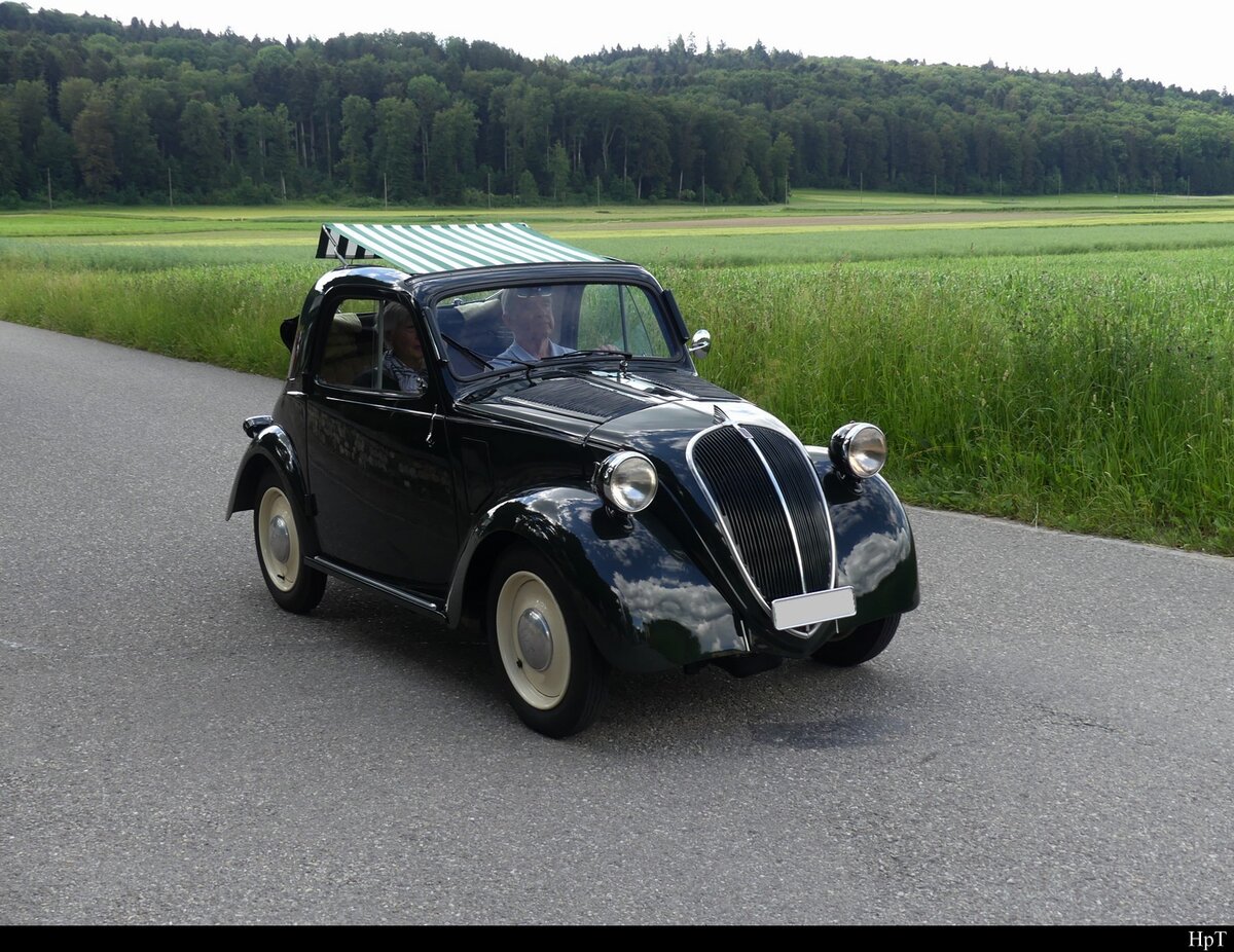 Fiat Topolino an der Oldtimer Ausstellung auf dem Flughafen Bleienbach am 29.05.2022