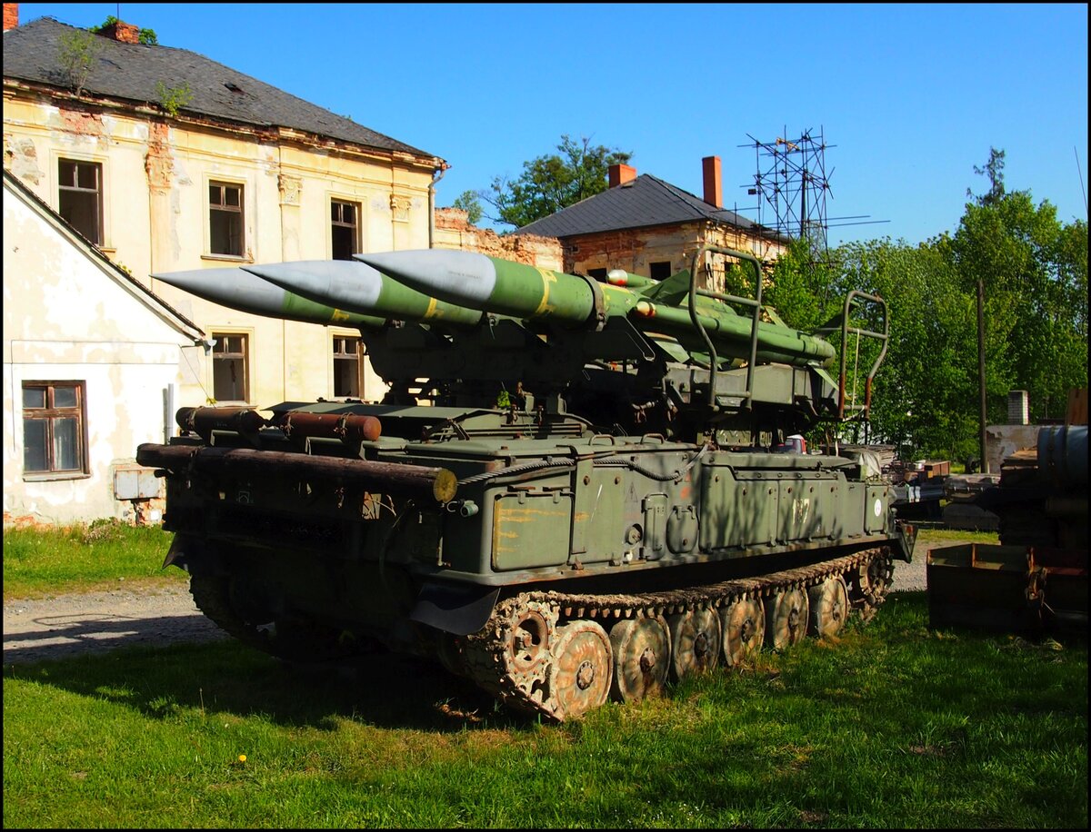 Flugabwehrraketensystem 2P25M1 KUB in Militärhistorisches Museum Deštné am 1.5.2024.