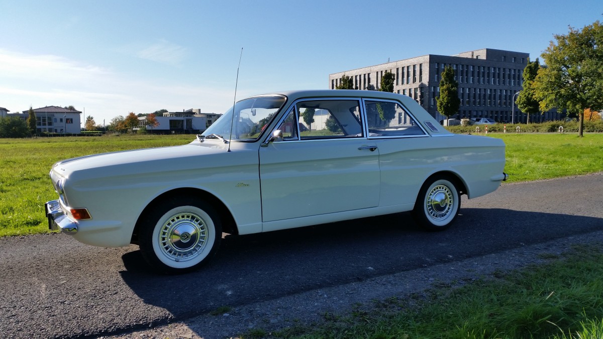 Ford 12 M P 6 Baujahr : 1967  aufgenommen am 11.10. 2015 an einem schönen Sonntag.