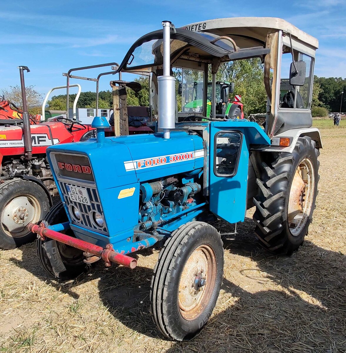 =Ford 3000, präsentiert bei der Oldtimerausstellung der OLDTIMERFREUNDE OHMTAL in Dannenrod, 09-2025