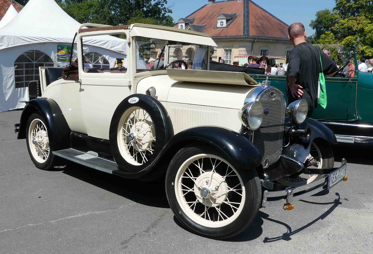 =Ford A Cabrio mit Schwiegermuttersitz, Bj. 1929, 28 PS, ausgestellt bei Blech & Barock im Juli 2018 auf dem Gelände von Schloß Fasanerie bei Eichenzell