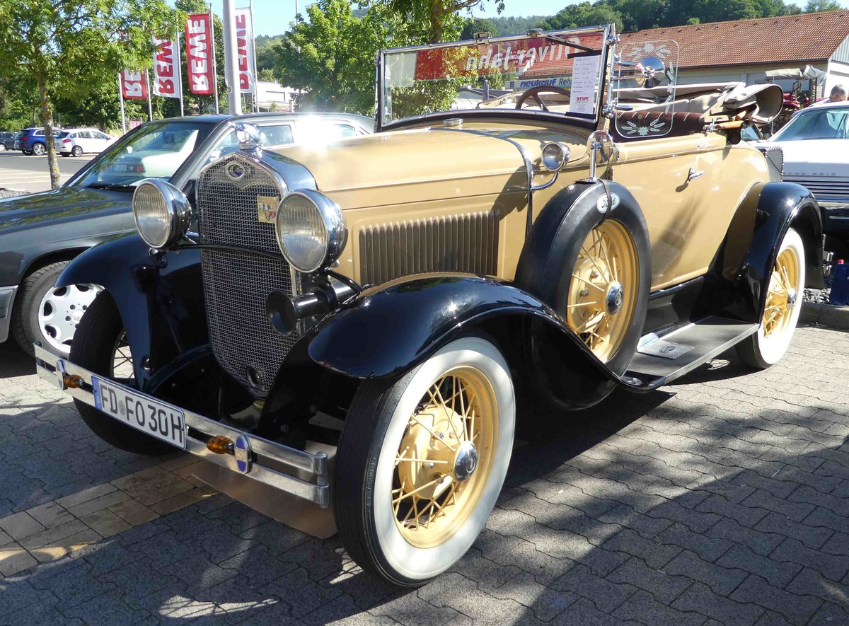 =Ford A Roadster, Bj. 1930, 29 KW, steht bei der Oldtimerveranstaltung der  Alten Zylinder  in Hilders, Juni 2019