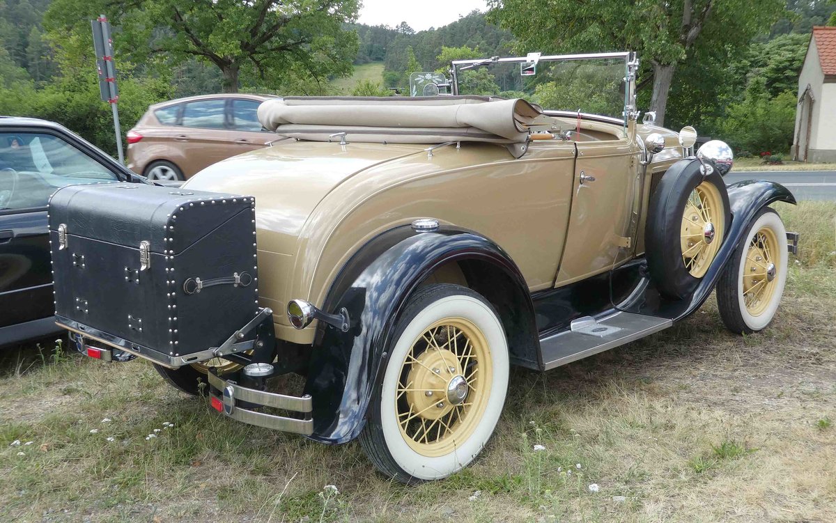 =Ford A Roadster, Bj. 1930, 29 KW, steht auf dem Austellungsgelände beim Oldtimertreffen in Ostheim, 07-2019