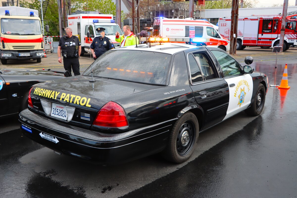 Ford Crown Victoria P71 US Police Car am 18.04.26 beim Blaulichttag im Henschel Museum Kassel
