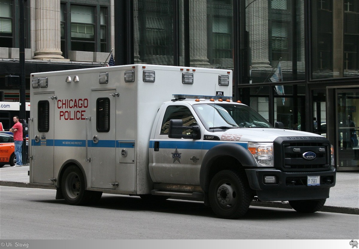Ford F-450  Chicago Police # 6239 , aufgenommen am 26. August 2013 in Chicago, Illinois / USA.