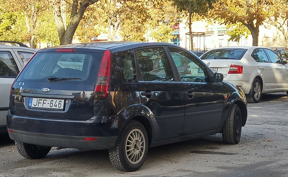 Ford Fiesta Mk5 (Rückansicht), fotografiert in Pécs (HU), Oktober, 2019.